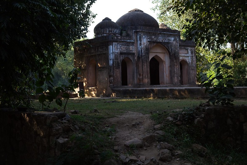 Mosque at Lodhi Gardens II<br/>© <a href="https://flickr.com/people/196588603@N08" target="_blank" rel="nofollow">196588603@N08</a> (<a href="https://flickr.com/photo.gne?id=52504624190" target="_blank" rel="nofollow">Flickr</a>)