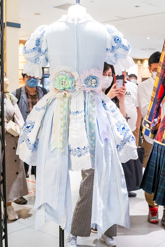 AKB48 Autumn Festival at Daimaru Tokyo: Watanabe Mayu's Costume for Labrador Retriever