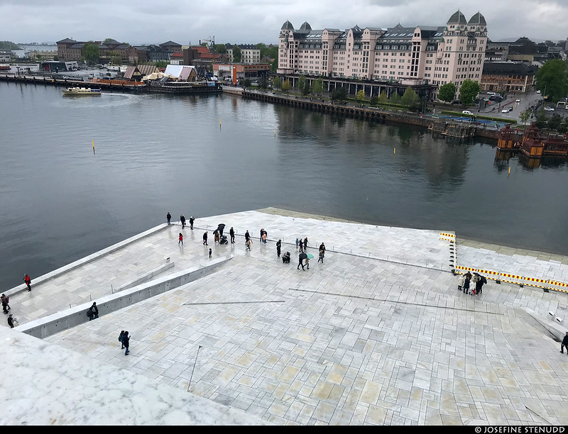 20220521_i06 View from the roof of the neat opera house in Oslo, Norway<br/>© <a href="https://flickr.com/people/72616463@N00" target="_blank" rel="nofollow">72616463@N00</a> (<a href="https://flickr.com/photo.gne?id=52509711496" target="_blank" rel="nofollow">Flickr</a>)