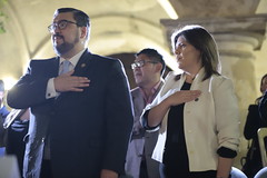 PRESIDENTE RECIBE ORDEN by Gobierno de Guatemala