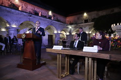 PRESIDENTE RECIBE ORDEN by Gobierno de Guatemala