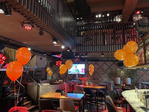 Table Decoration 2 balloons Balloon Topiary WK wedstrijd Senegal Nederland Oranje Cafe in the City Rotterdam