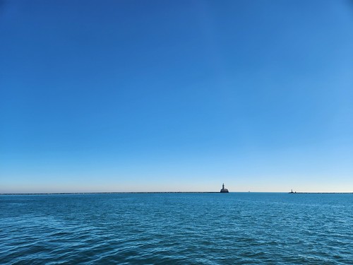 Chicago Harbor Light from Navy Pier (2022-11-25_07-56-12)