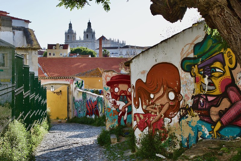 Urban Street Art in Lisbon<br/>© <a href="https://flickr.com/people/24490288@N04" target="_blank" rel="nofollow">24490288@N04</a> (<a href="https://flickr.com/photo.gne?id=52526205066" target="_blank" rel="nofollow">Flickr</a>)