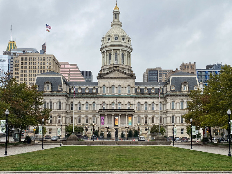 City Hall, Downtown, Baltimore, Maryland, United States<br/>© <a href="https://flickr.com/people/32132568@N06" target="_blank" rel="nofollow">32132568@N06</a> (<a href="https://flickr.com/photo.gne?id=52526773412" target="_blank" rel="nofollow">Flickr</a>)