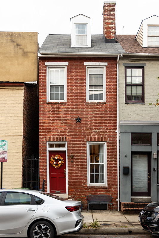 No. 2 East Henrietta Street, Federal Hill, Baltimore, Maryland, United States<br/>© <a href="https://flickr.com/people/32132568@N06" target="_blank" rel="nofollow">32132568@N06</a> (<a href="https://flickr.com/photo.gne?id=52527676094" target="_blank" rel="nofollow">Flickr</a>)