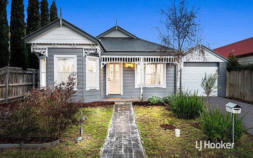 12 Howards Way, Point Cook VIC 3030