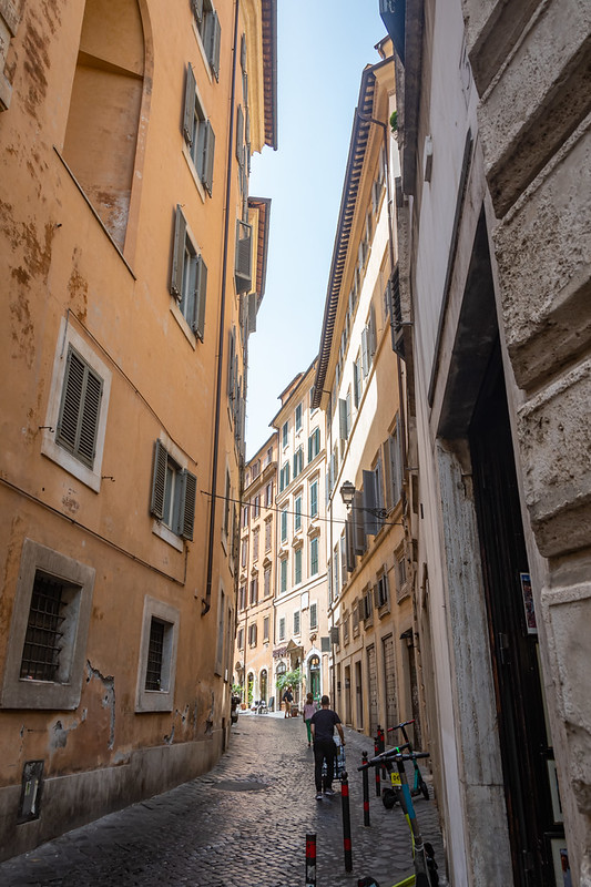 Streets of Rome<br/>© <a href="https://flickr.com/people/8121206@N07" target="_blank" rel="nofollow">8121206@N07</a> (<a href="https://flickr.com/photo.gne?id=52547207920" target="_blank" rel="nofollow">Flickr</a>)