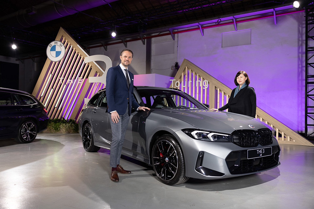 BMW總代理汎德公司總經理李昀潔(右)與BMW Group 台港澳執行董事Martijn Oremus(左)