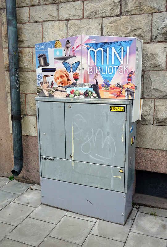 Street library, Stockholm<br/>© <a href="https://flickr.com/people/38743501@N08" target="_blank" rel="nofollow">38743501@N08</a> (<a href="https://flickr.com/photo.gne?id=52573442946" target="_blank" rel="nofollow">Flickr</a>)