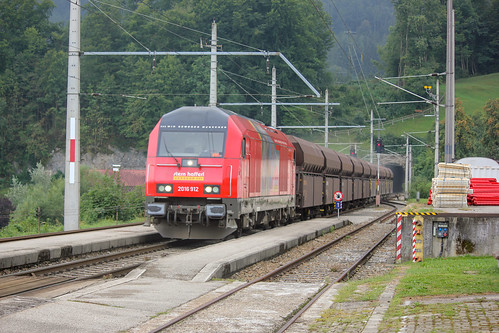 2016 912, Austrian private diesel loco arriving at Traunkirchen on freight, 03 September 2015,