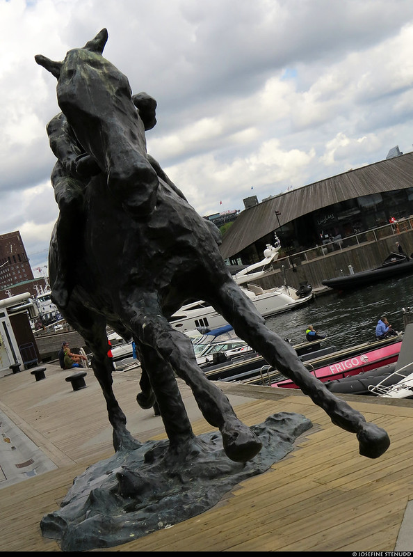 20220522_21 Horse statue (''Into the future'' by Tore Bjørn Skjølsvik) in Oslo, Norway<br/>© <a href="https://flickr.com/people/72616463@N00" target="_blank" rel="nofollow">72616463@N00</a> (<a href="https://flickr.com/photo.gne?id=52582980882" target="_blank" rel="nofollow">Flickr</a>)
