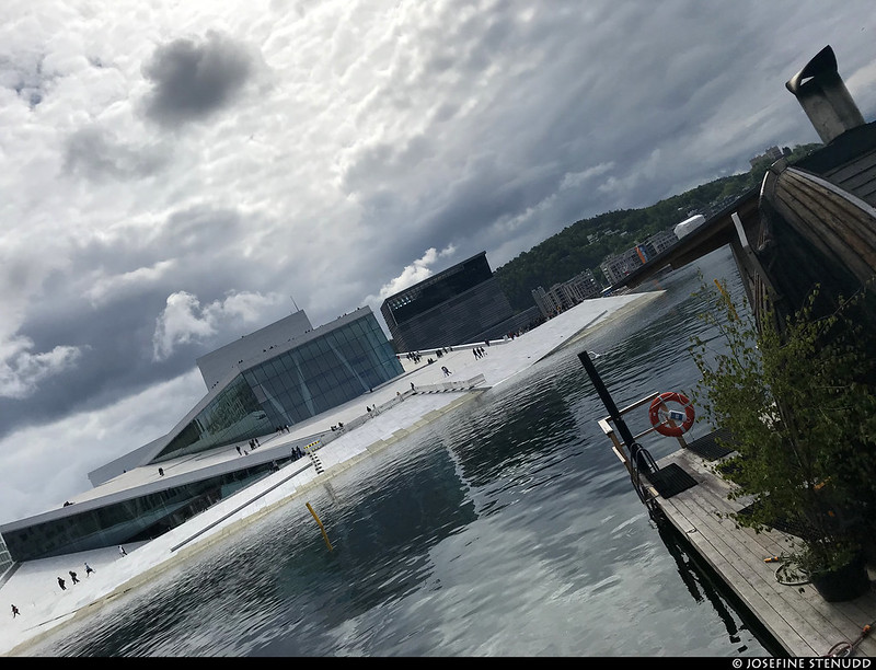 20220522_i03 The Opera House in Oslo, Norway<br/>© <a href="https://flickr.com/people/72616463@N00" target="_blank" rel="nofollow">72616463@N00</a> (<a href="https://flickr.com/photo.gne?id=52583709414" target="_blank" rel="nofollow">Flickr</a>)