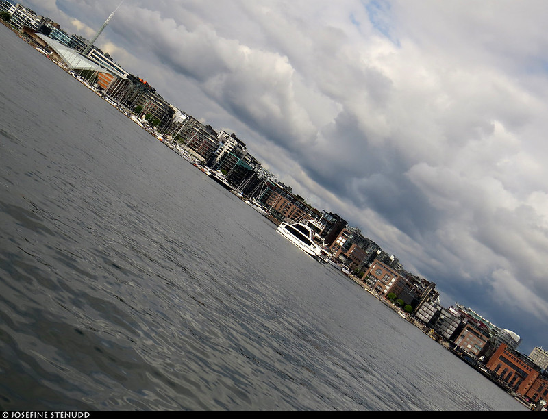 20220522_09 Buildings by the water in Oslo, Norway<br/>© <a href="https://flickr.com/people/72616463@N00" target="_blank" rel="nofollow">72616463@N00</a> (<a href="https://flickr.com/photo.gne?id=52583964553" target="_blank" rel="nofollow">Flickr</a>)