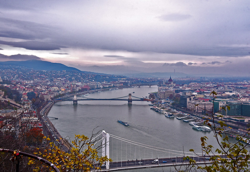 Danube in Budapest<br/>© <a href="https://flickr.com/people/52898856@N00" target="_blank" rel="nofollow">52898856@N00</a> (<a href="https://flickr.com/photo.gne?id=52593222805" target="_blank" rel="nofollow">Flickr</a>)