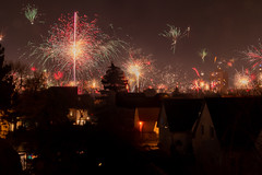 Berlin: Silvesterfeuerwerk über Marzahn - New Year's fireworks in the night sky over Marzahn