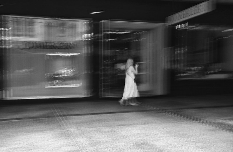 The ghost shopper - Brisbane City ICM B&W<br/>© <a href="https://flickr.com/people/148251572@N06" target="_blank" rel="nofollow">148251572@N06</a> (<a href="https://flickr.com/photo.gne?id=52602012103" target="_blank" rel="nofollow">Flickr</a>)