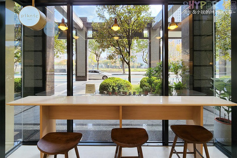 Piknic Cafe│緊鄰市政公園的韓系咖啡廳，吃完順便去台中大遠百或新光逛個街，捷運市政府站出站步行七分可到~ @強生與小吠的Hyper人蔘~