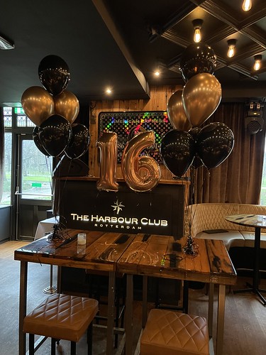 Table Decoration 6 balloons Foilballoon Number 16 Birthday The Harbour Club Rotterdam