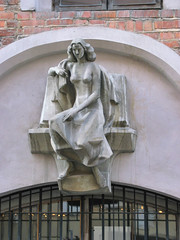 Figur über einem Eingang