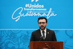 SECRETARIO KEVIN LÓPEZ OLIVA BRINDA CONFERENCIA PRENSA INTERCAMBIO CULTURAL FERIA INTERNACIONAL TURISMO ESPAÑA by Gobierno de Guatemala
