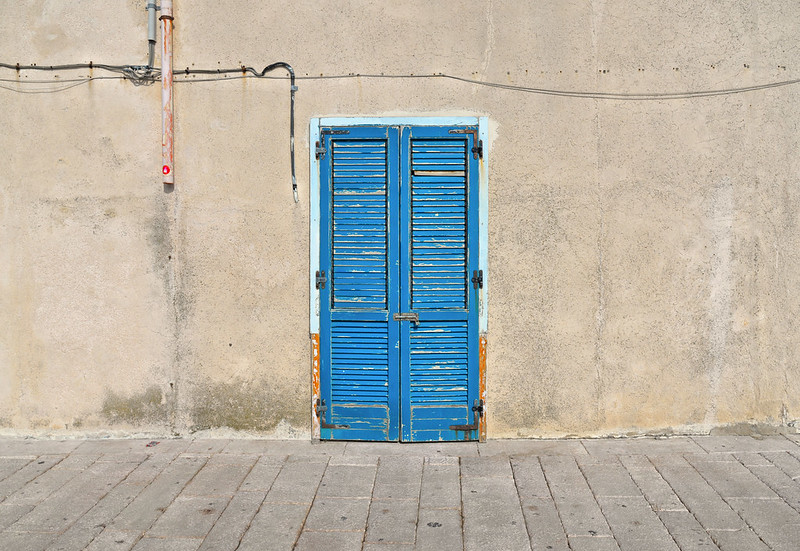 Turquoise door<br/>© <a href="https://flickr.com/people/120833037@N06" target="_blank" rel="nofollow">120833037@N06</a> (<a href="https://flickr.com/photo.gne?id=52652583344" target="_blank" rel="nofollow">Flickr</a>)