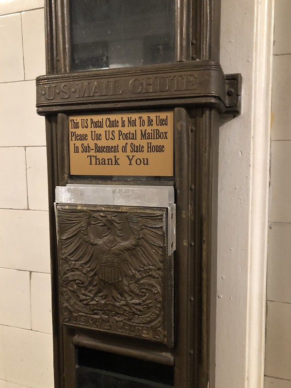 Massachusetts State House Mail Chute<br/>© <a href="https://flickr.com/people/155896017@N08" target="_blank" rel="nofollow">155896017@N08</a> (<a href="https://flickr.com/photo.gne?id=52657606830" target="_blank" rel="nofollow">Flickr</a>)
