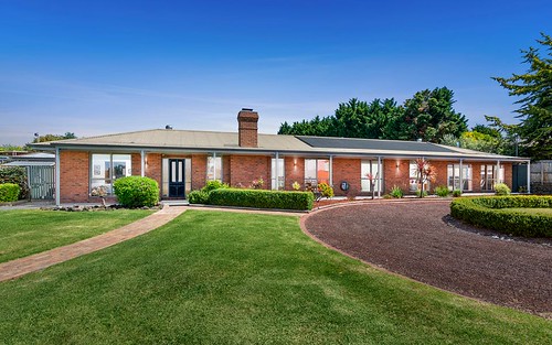 37 Meadowvale Dr, Grovedale VIC 3216