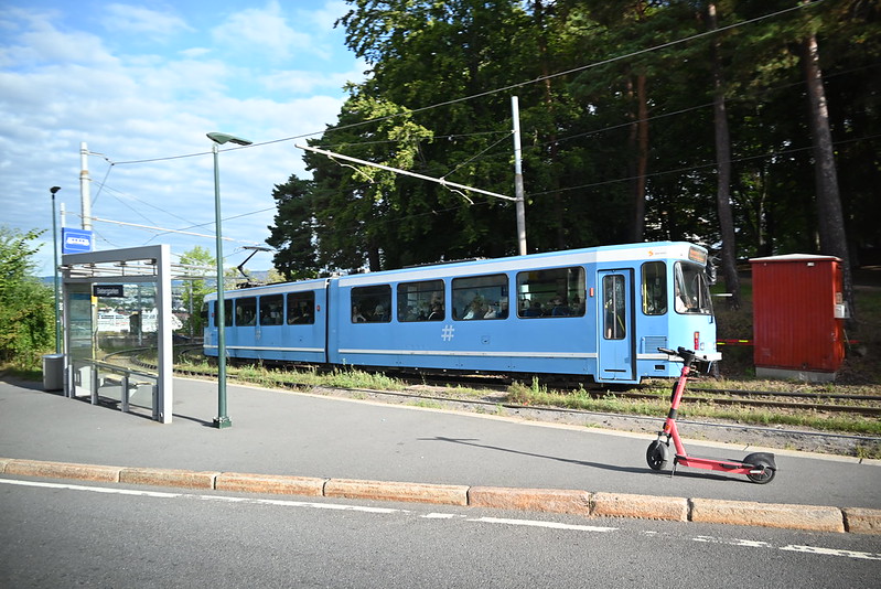 Oslo, Norway street tram<br/>© <a href="https://flickr.com/people/59398780@N00" target="_blank" rel="nofollow">59398780@N00</a> (<a href="https://flickr.com/photo.gne?id=52679652256" target="_blank" rel="nofollow">Flickr</a>)