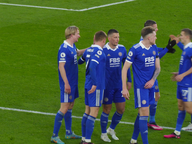 Leicester players celebrate<br/>© <a href="https://flickr.com/people/79613854@N05" target="_blank" rel="nofollow">79613854@N05</a> (<a href="https://flickr.com/photo.gne?id=52683575947" target="_blank" rel="nofollow">Flickr</a>)