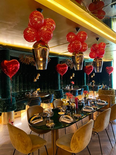 Cloudbuster Foilballoon Hart en Balloon Topiary Valentine's Day Restaurant Goud Rotterdam
