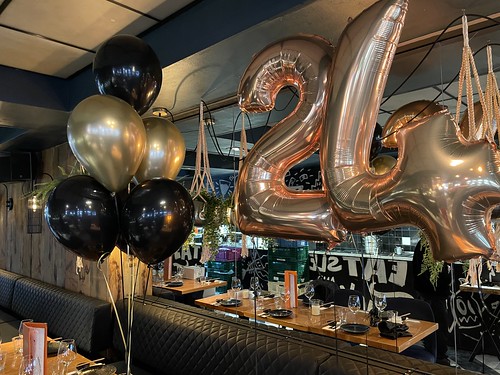 Table Decoration 6 balloons Foilballoon Number 24 Birthday The Oyster Club Rotterdam
