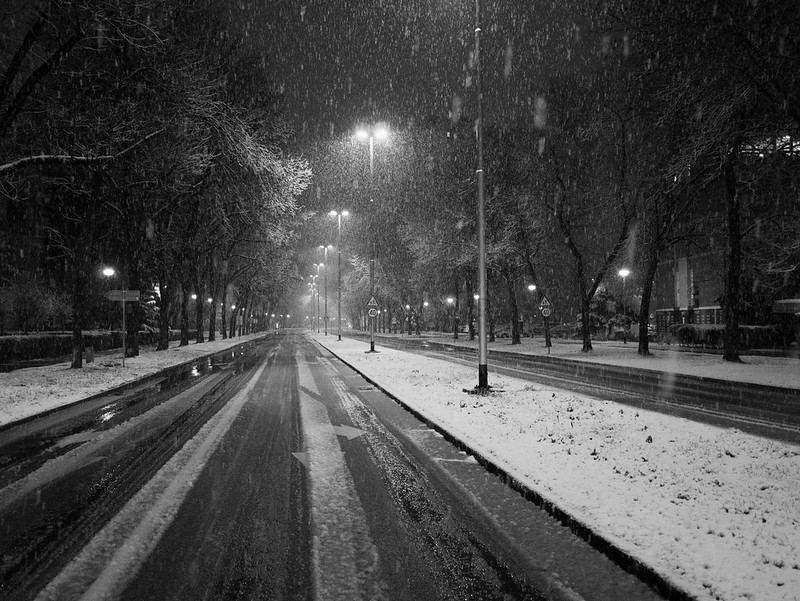 Snowfall night<br/>© <a href="https://flickr.com/people/81926941@N00" target="_blank" rel="nofollow">81926941@N00</a> (<a href="https://flickr.com/photo.gne?id=52713606259" target="_blank" rel="nofollow">Flickr</a>)