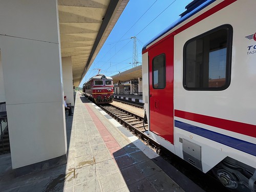 Gorna Oryakhovitsa - connecting the locomotive to run to Ruse
