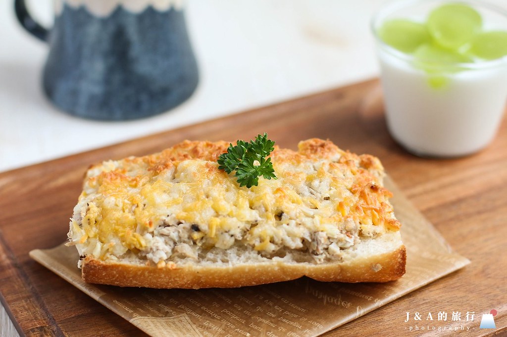 【食譜】焗烤鮪魚麵包-用法國麵包更好吃 @J&amp;A的旅行