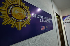 PRESIDENTE ALEJANDRO GIAMMATTEI SUPERVISA OFICINA ATENCION A LA VICTIMA COMISARIA 14 PNC by Gobierno de Guatemala
