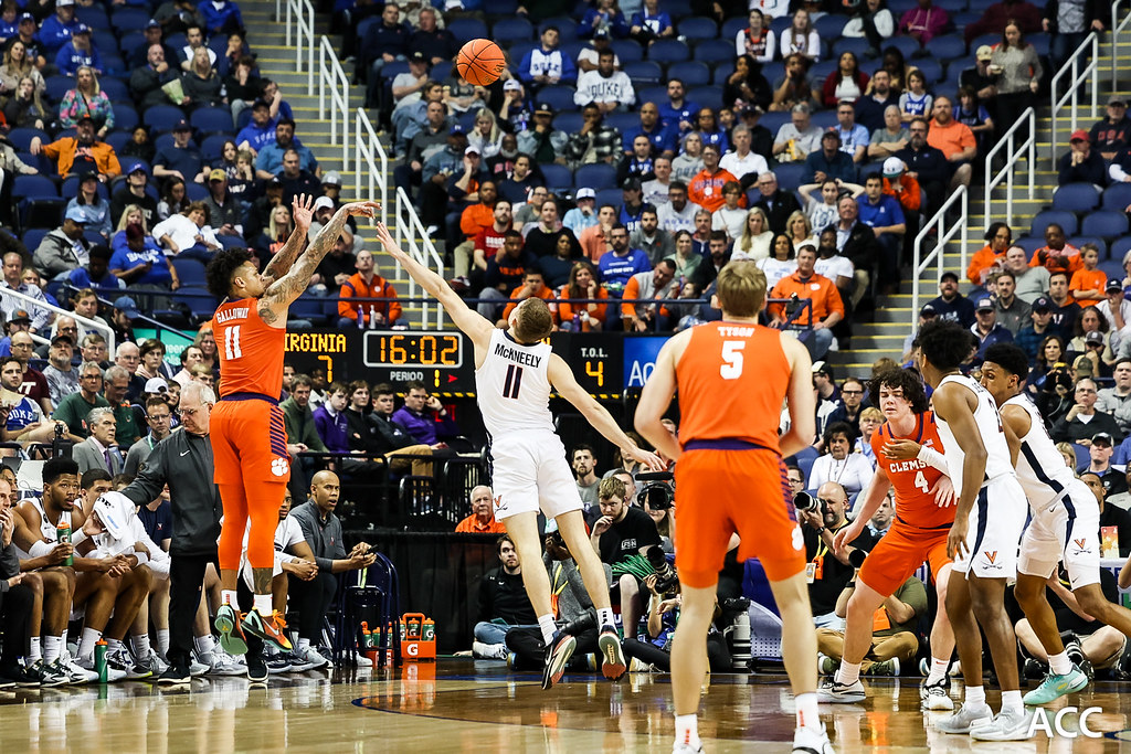 Clemson Basketball Photo of Brevin Galloway and Virginia
