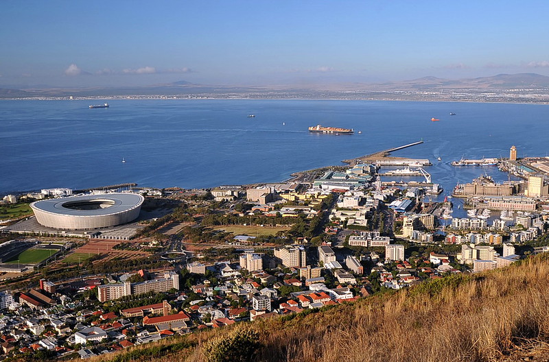 Cape Town Stadium and waterfront<br/>© <a href="https://flickr.com/people/159544363@N04" target="_blank" rel="nofollow">159544363@N04</a> (<a href="https://flickr.com/photo.gne?id=52753180041" target="_blank" rel="nofollow">Flickr</a>)