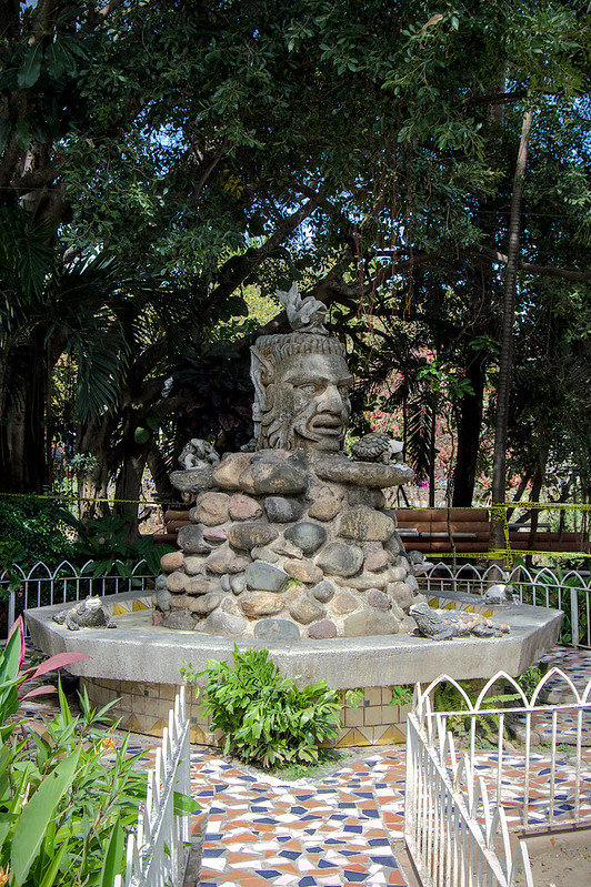 Stone fountain<br/>© <a href="https://flickr.com/people/151118354@N02" target="_blank" rel="nofollow">151118354@N02</a> (<a href="https://flickr.com/photo.gne?id=52762541941" target="_blank" rel="nofollow">Flickr</a>)
