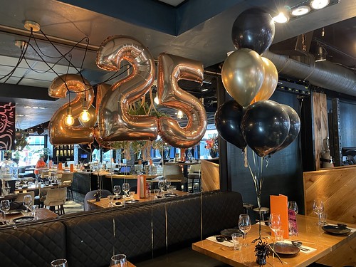 Table Decoration 6 balloons Foilballoon Number 25 Birthday The Oyster Club Rotterdam