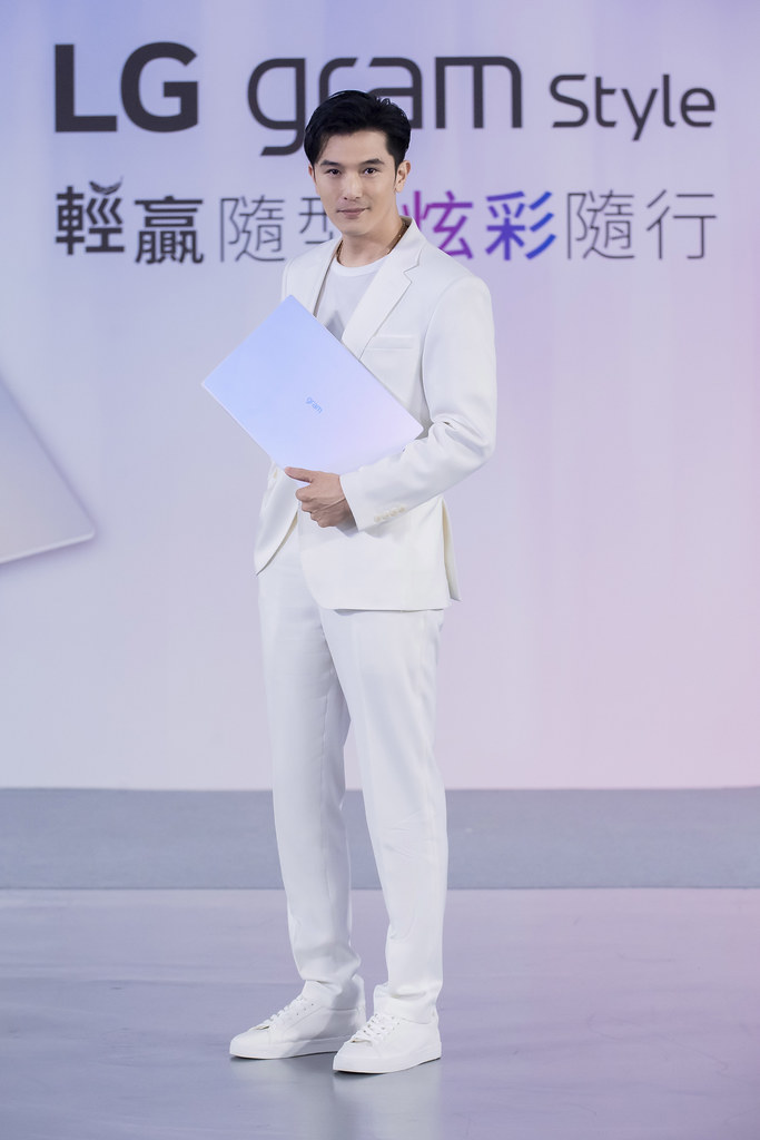新聞照片一：台灣LG電子 2023 LG gram Style筆電新品上市，品牌大使邱澤展演時尚炫彩魅力。