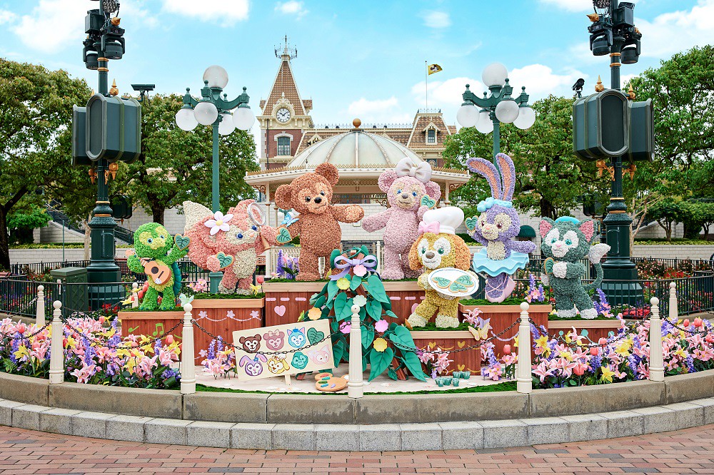 5. 萌粉可在小鎮廣場與七位Duffy與好友的巨型塑像擺設打個招呼