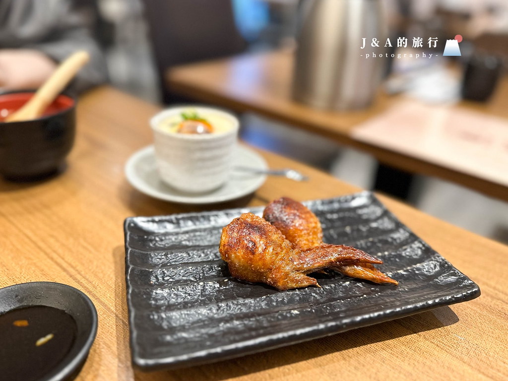 魚韻日式料理-推薦入口即化香氣十足的炙燒鰭邊鮭魚丼 @J&amp;A的旅行