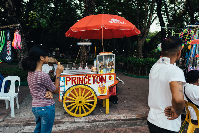ice cream carts in Rizal Park/ Luneta<br/>© <a href="https://flickr.com/people/37837114@N00" target="_blank" rel="nofollow">37837114@N00</a> (<a href="https://flickr.com/photo.gne?id=52811893929" target="_blank" rel="nofollow">Flickr</a>)