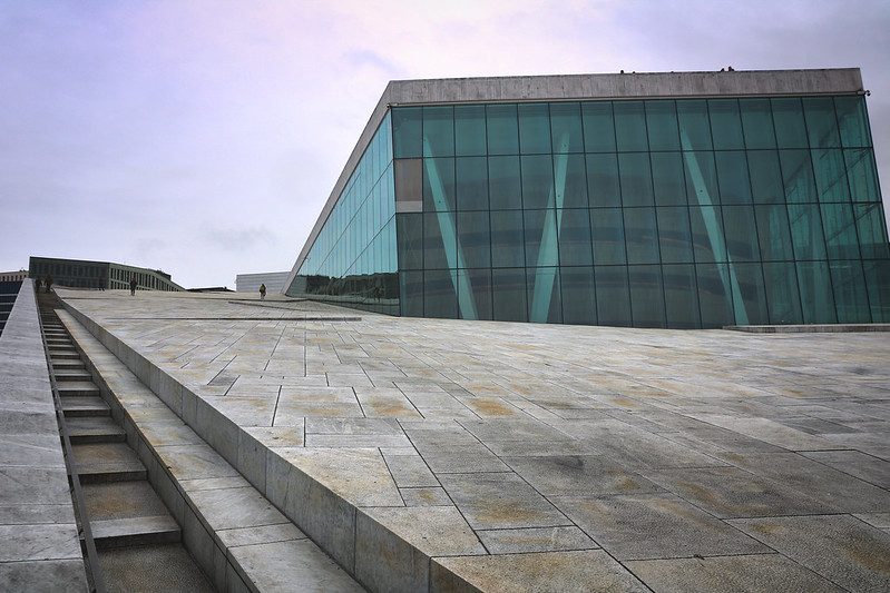 Oslo Opera House<br/>© <a href="https://flickr.com/people/41523704@N05" target="_blank" rel="nofollow">41523704@N05</a> (<a href="https://flickr.com/photo.gne?id=52817246416" target="_blank" rel="nofollow">Flickr</a>)
