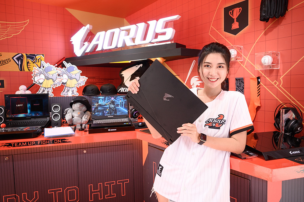 有競有型!GIGABYTE棒球名人堂快閃八德商圈體驗AORUS與AERO筆記型電腦全方位性能 1 2000px_HNK_3182