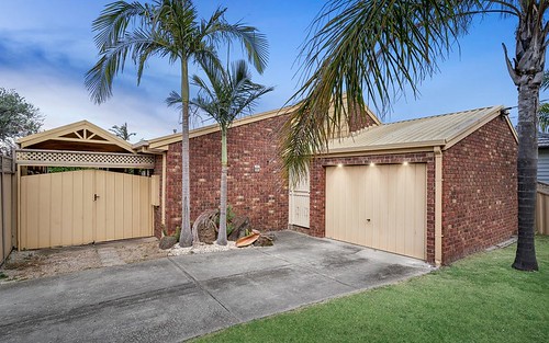 11 Glamis Road, West Footscray VIC