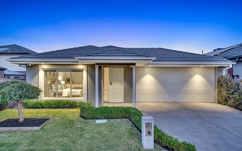 6 Whinfell St, Mickleham VIC 3064