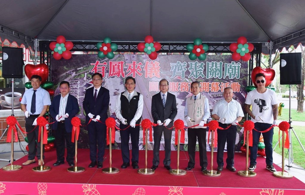 02.五一勞動節3天連假將至，預期國道將湧入大量南來北往出遊車潮，統一超商於4月21日全新開幕「關廟服務區」