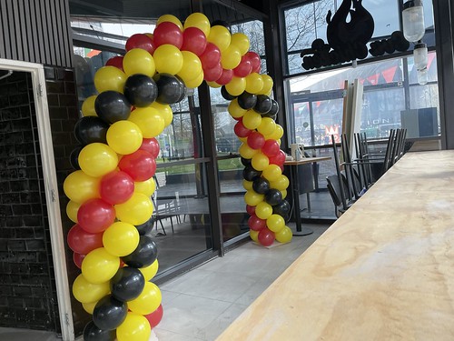 Balloon Arch 6m Opening Eva Chicken Weena Kruisplein Rotterdam